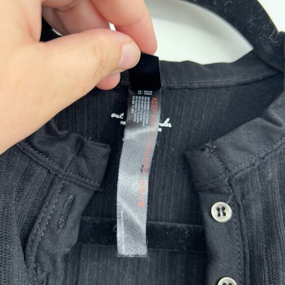 Out From Under for Urban Outfitters Black Ribbed Stretch Crop Henley Tank XS/S - Picture 4 of 5
